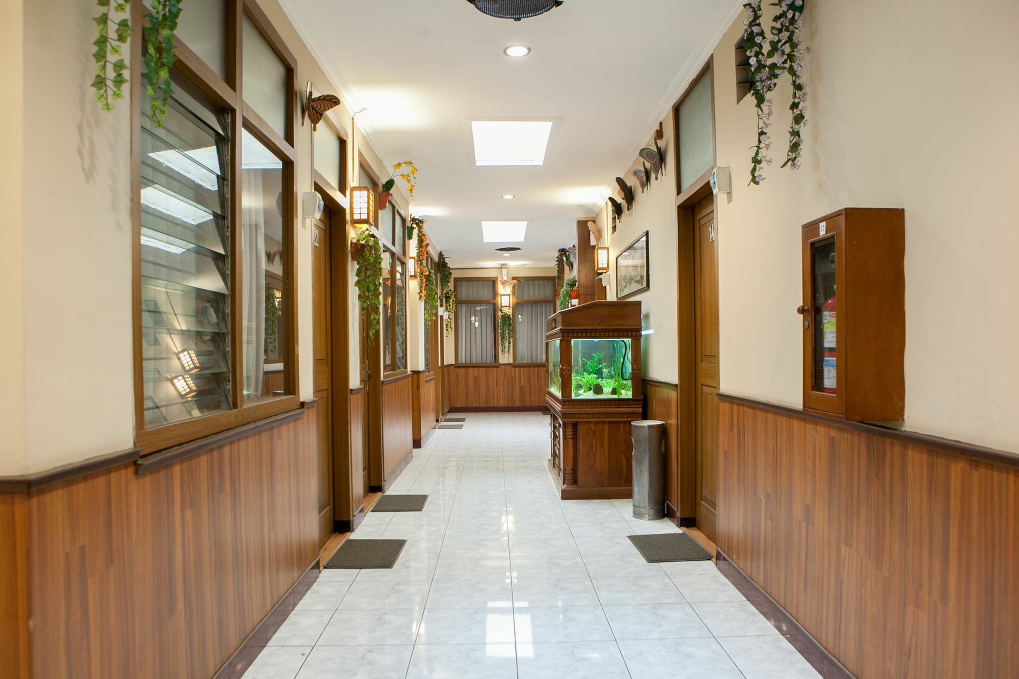 Reddoorz Plus Near Riau Street Бандунг Экстерьер фото