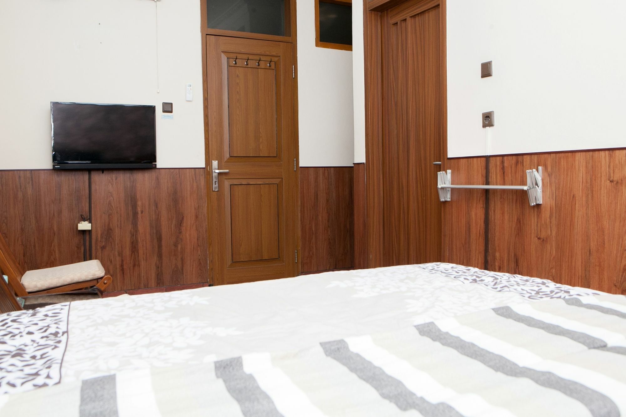 Reddoorz Plus Near Riau Street Бандунг Экстерьер фото