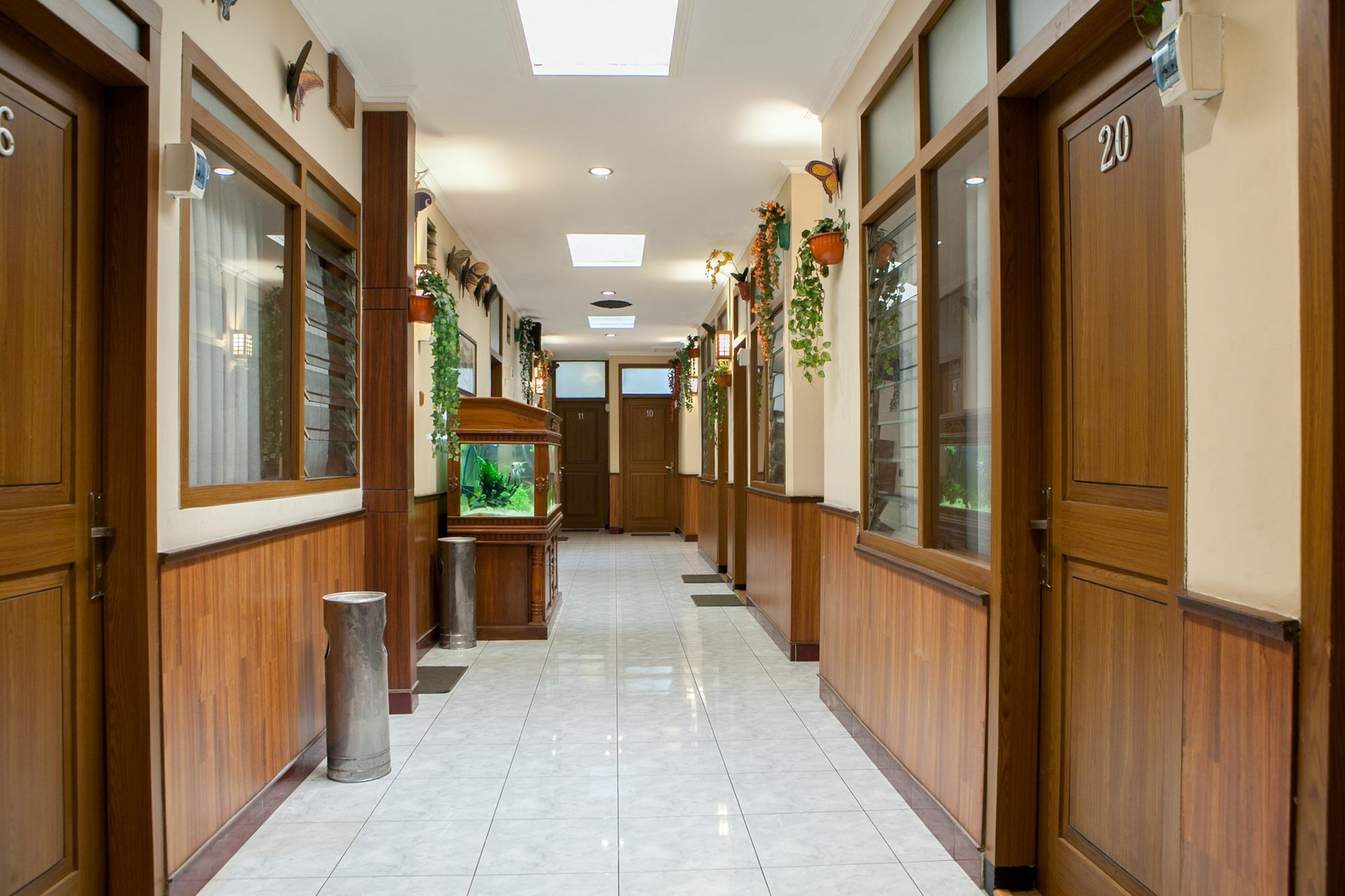 Reddoorz Plus Near Riau Street Бандунг Экстерьер фото